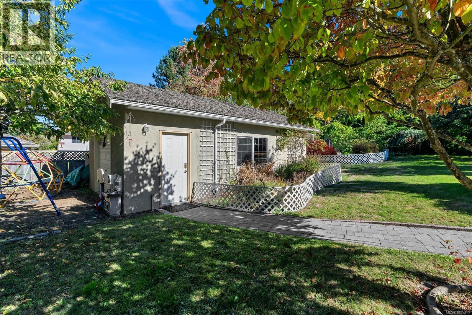  796 Worthington Place, Saanich