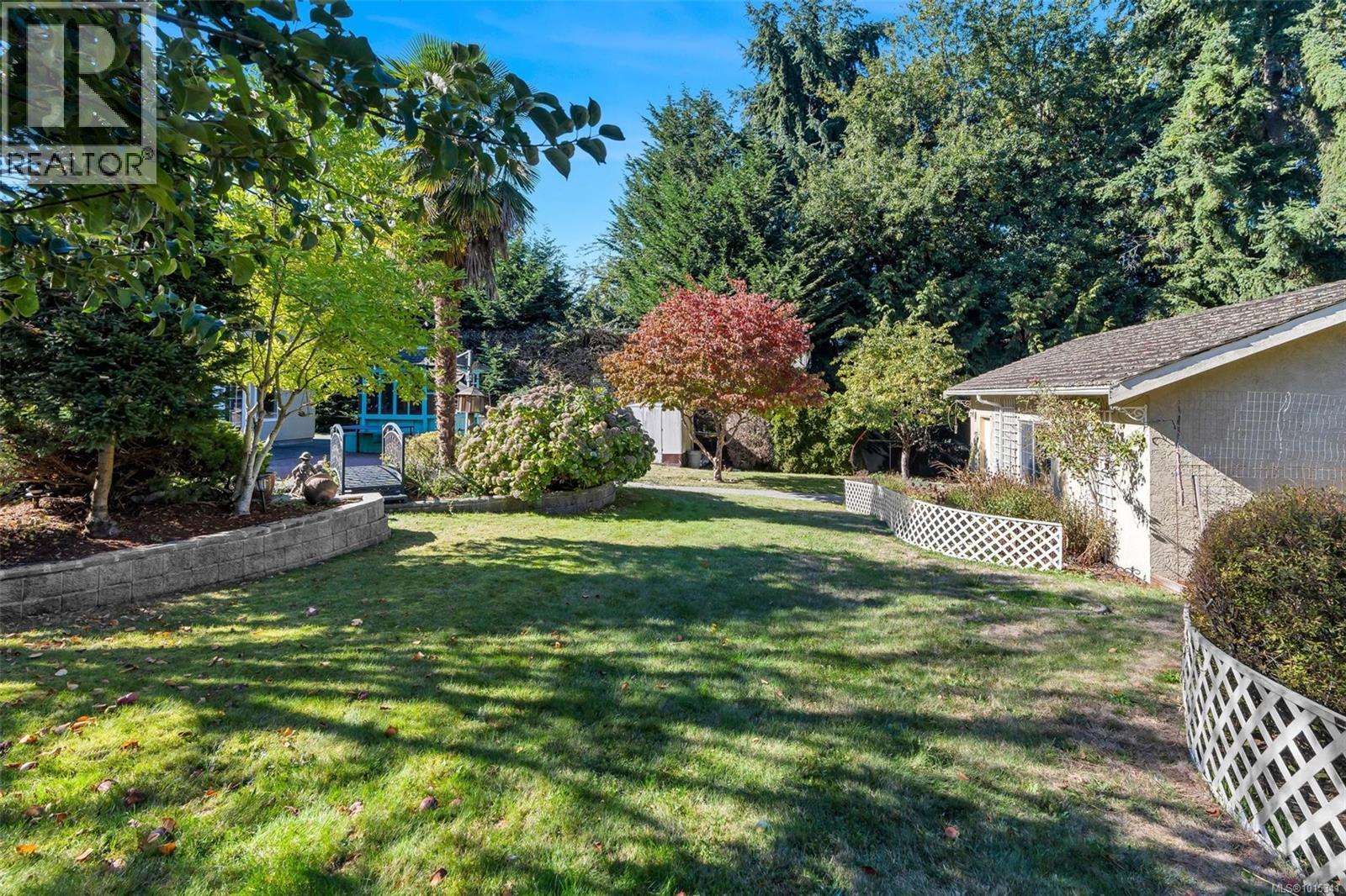  796 Worthington Place, Saanich