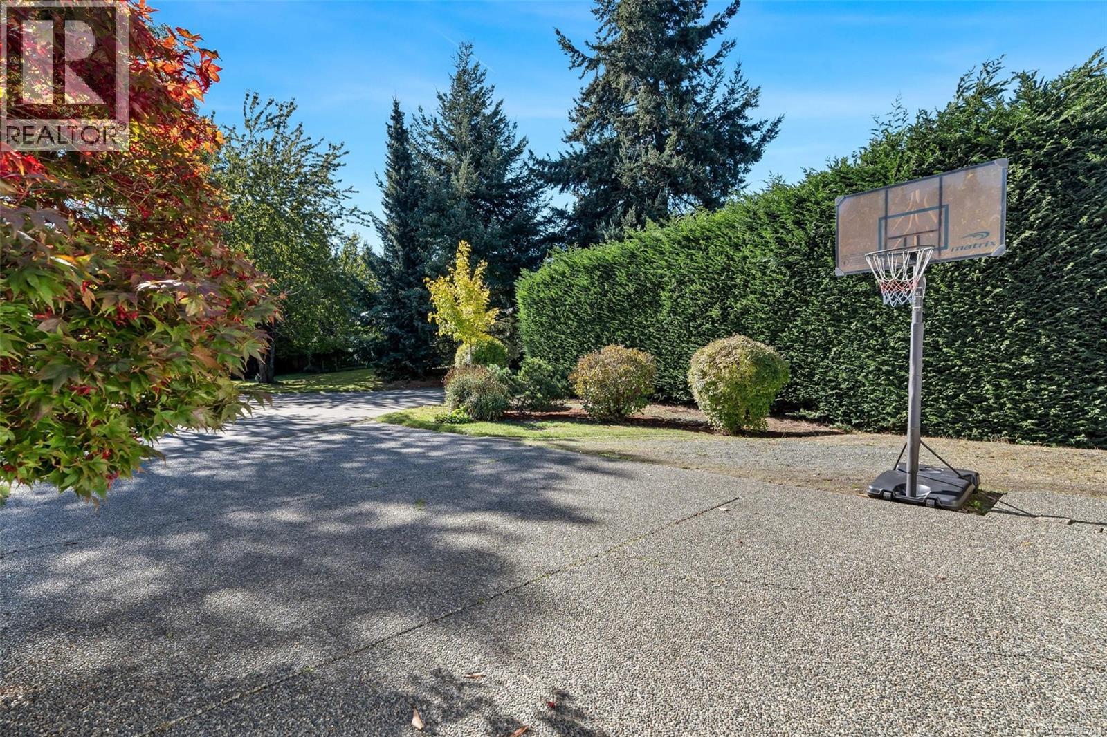  796 Worthington Place, Saanich
