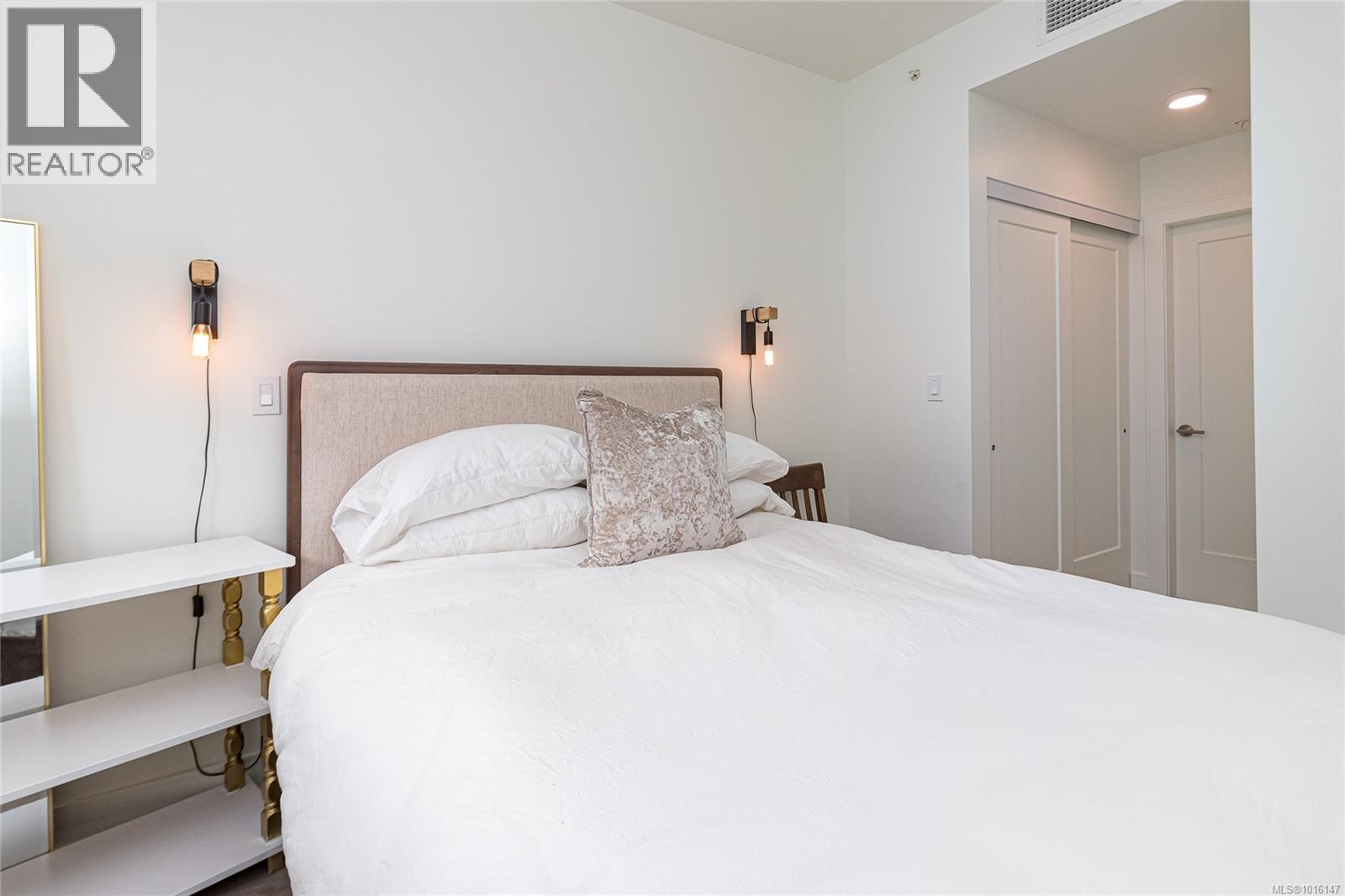 816 1628 Store Street, Victoria