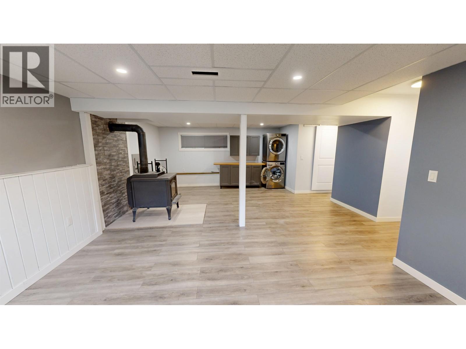 835 SPRUCE AVENUE - 18