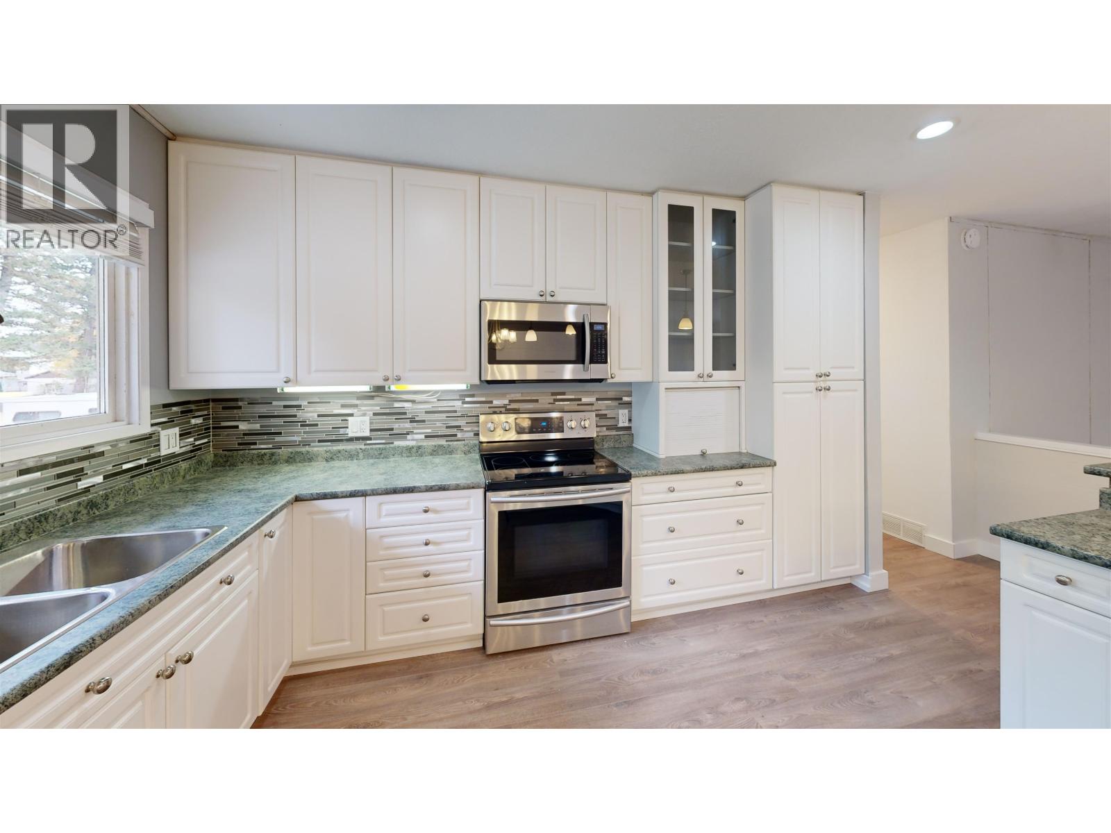 835 SPRUCE AVENUE - 7