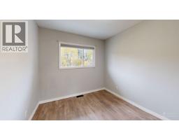 835 Spruce Avenue, 100 Mile House, BC V0K2E0 Photo 13
