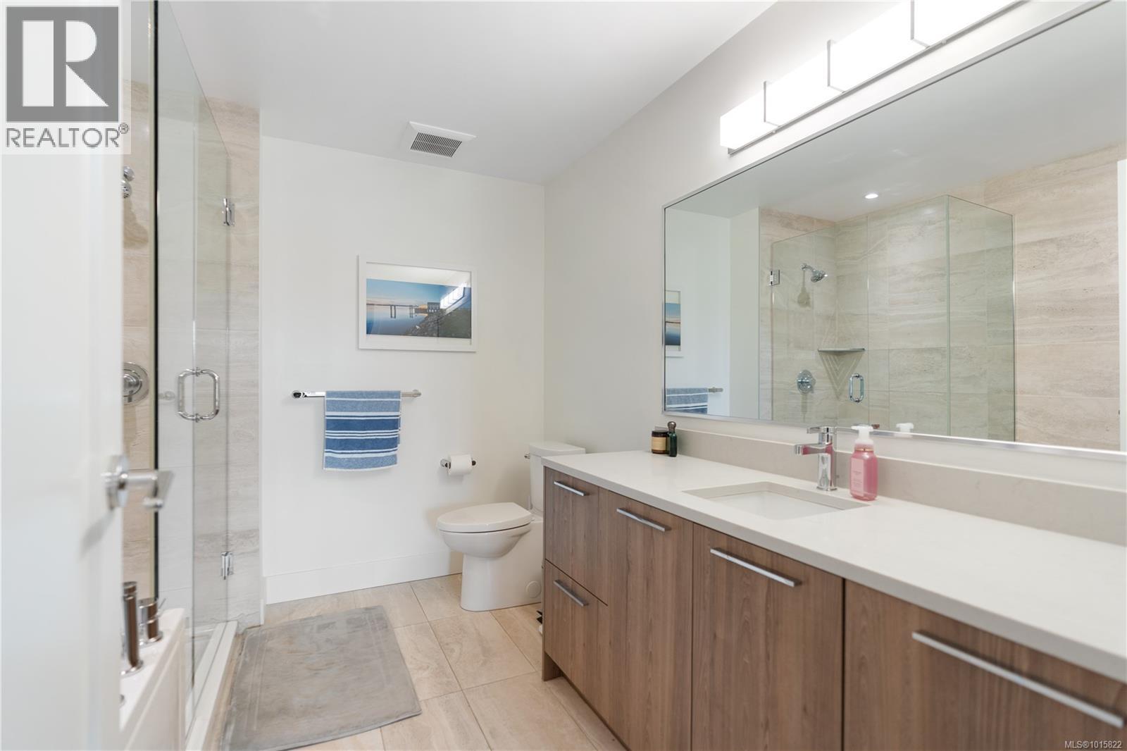 303 2500 Hackett Crescent, Central Saanich