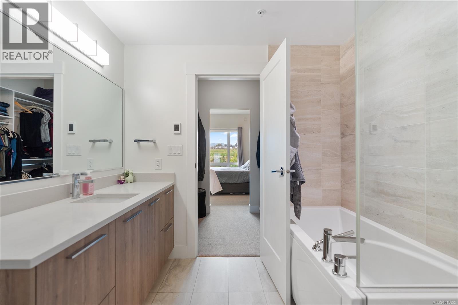 303 2500 Hackett Crescent, Central Saanich