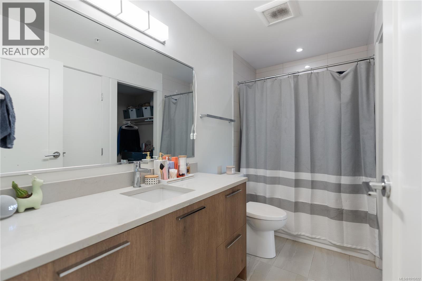 303 2500 Hackett Crescent, Central Saanich
