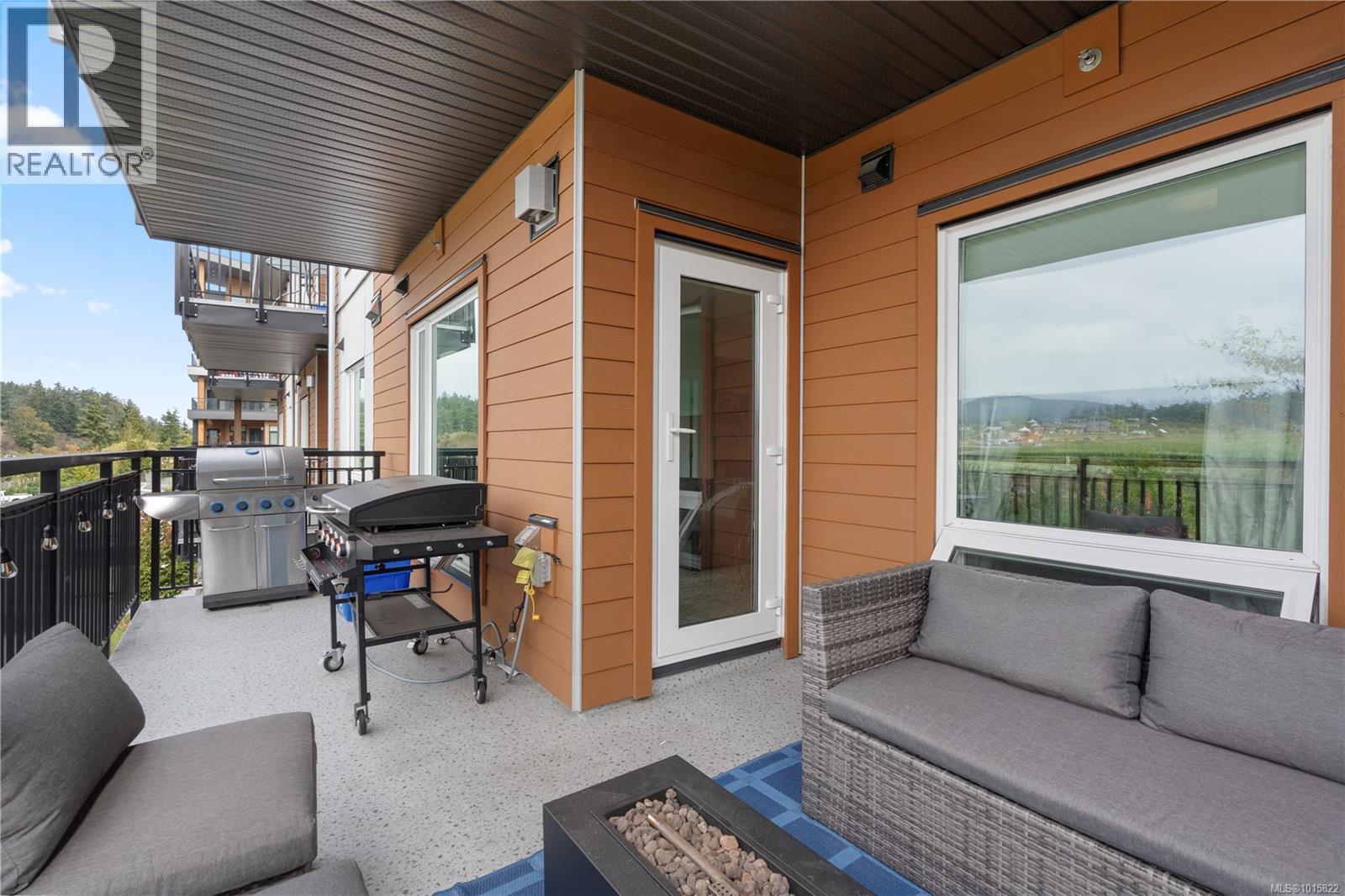 303 2500 Hackett Crescent, Central Saanich