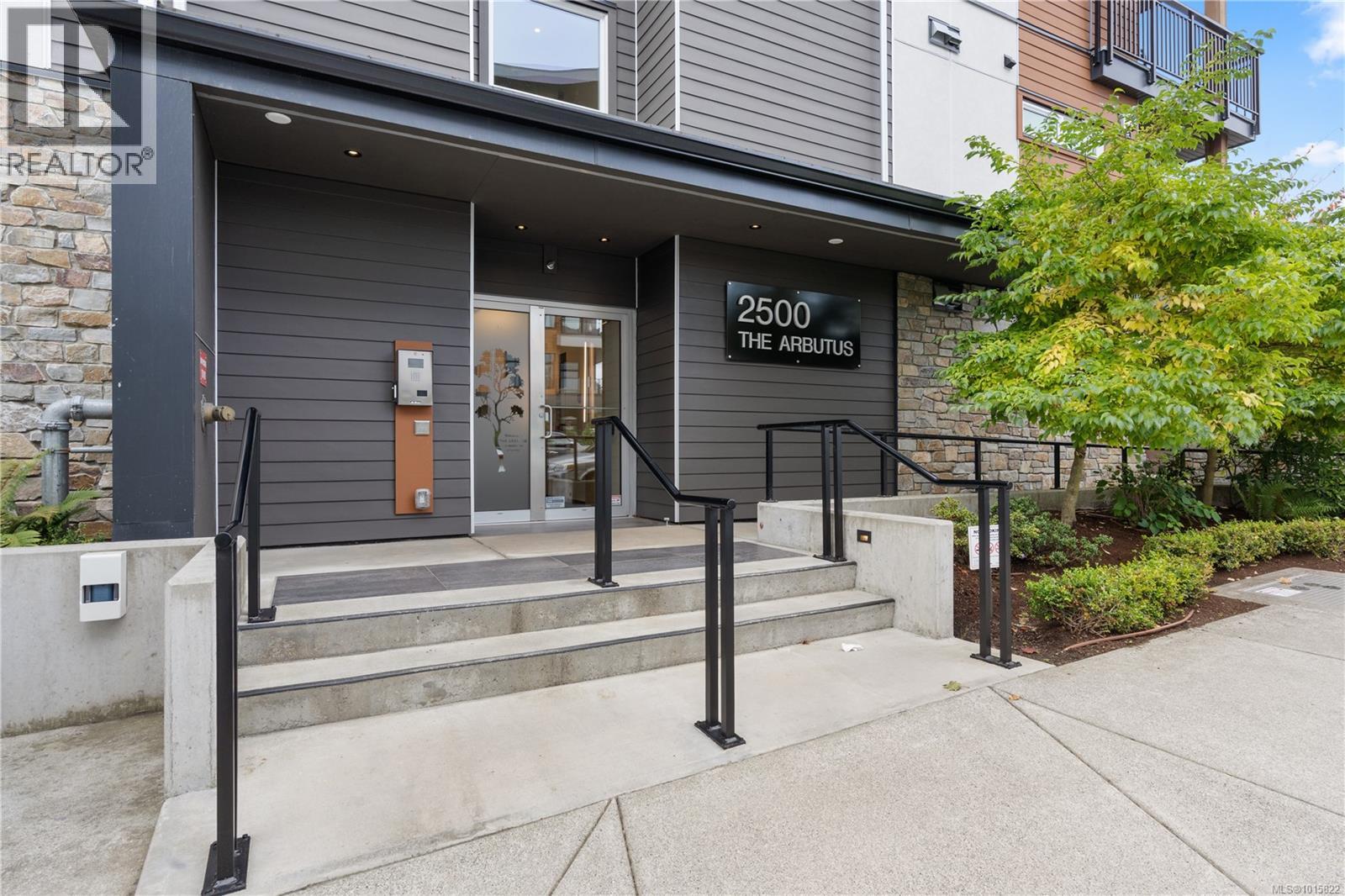 303 2500 Hackett Crescent, Central Saanich