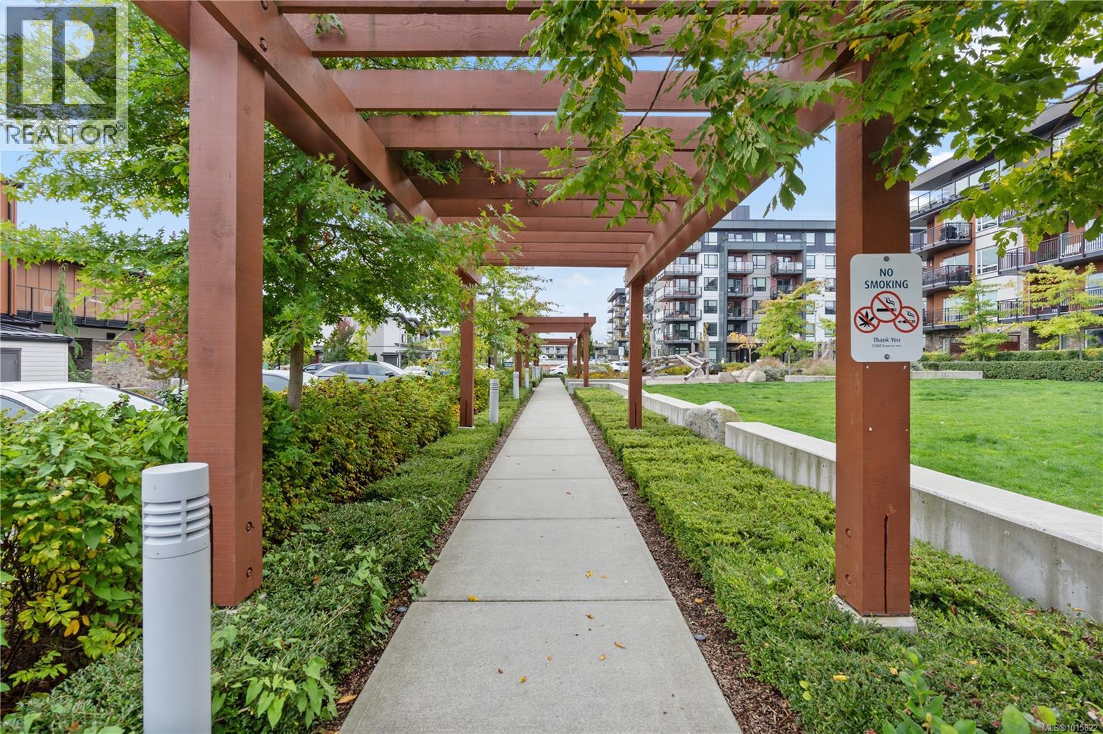 303 2500 Hackett Crescent, Central Saanich