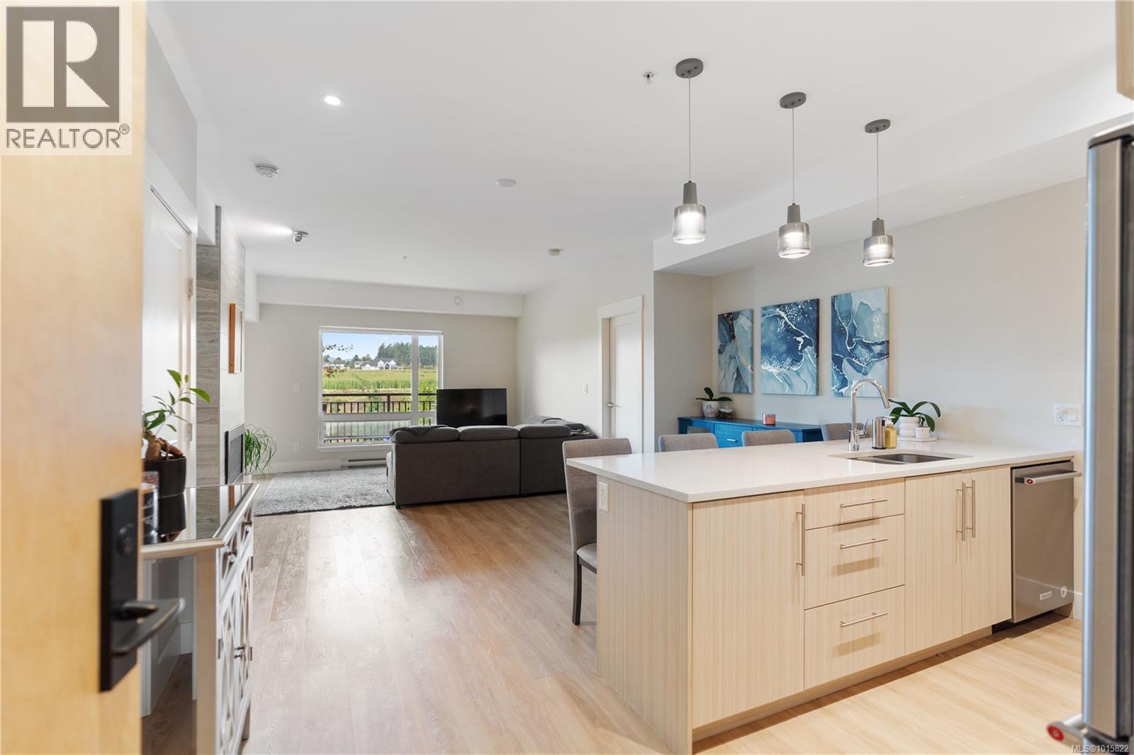 303 2500 Hackett Crescent, Central Saanich