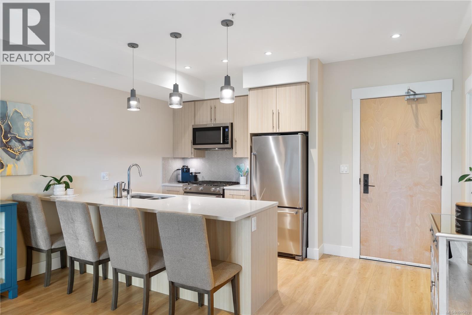 303 2500 Hackett Crescent, Central Saanich