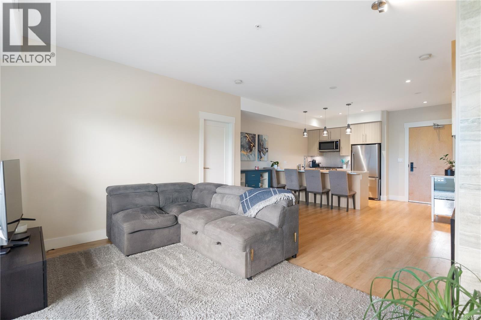 303 2500 Hackett Crescent, Central Saanich