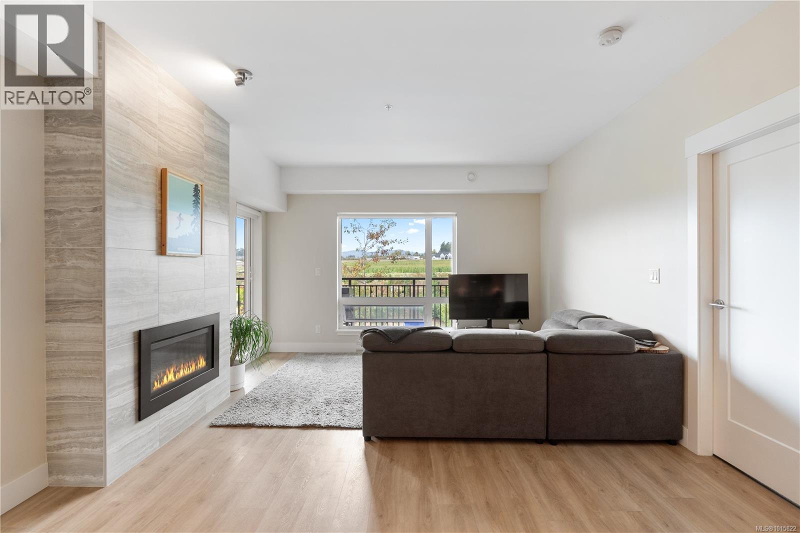 303 2500 Hackett Crescent, Central Saanich