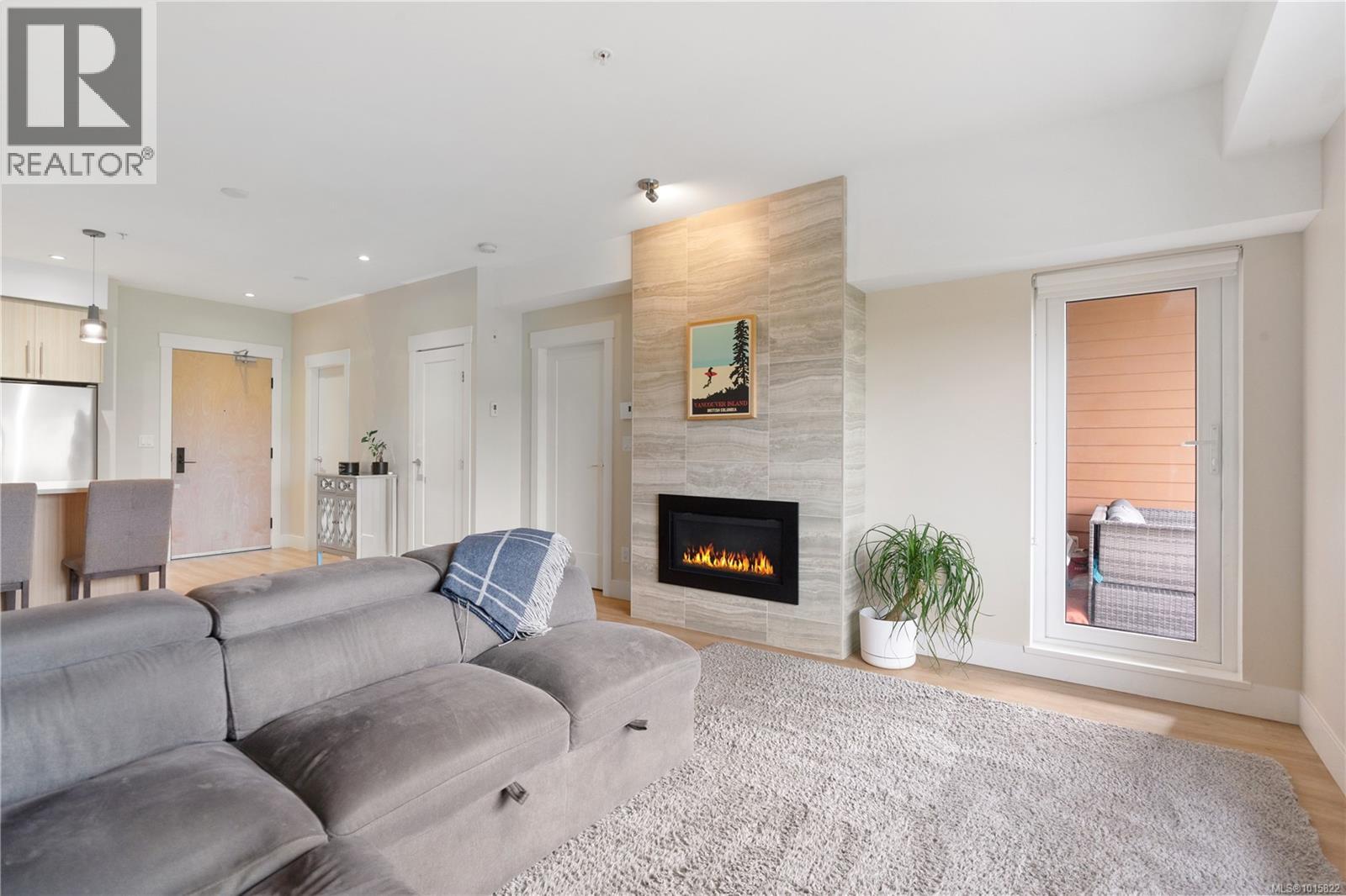 303 2500 Hackett Crescent, Central Saanich