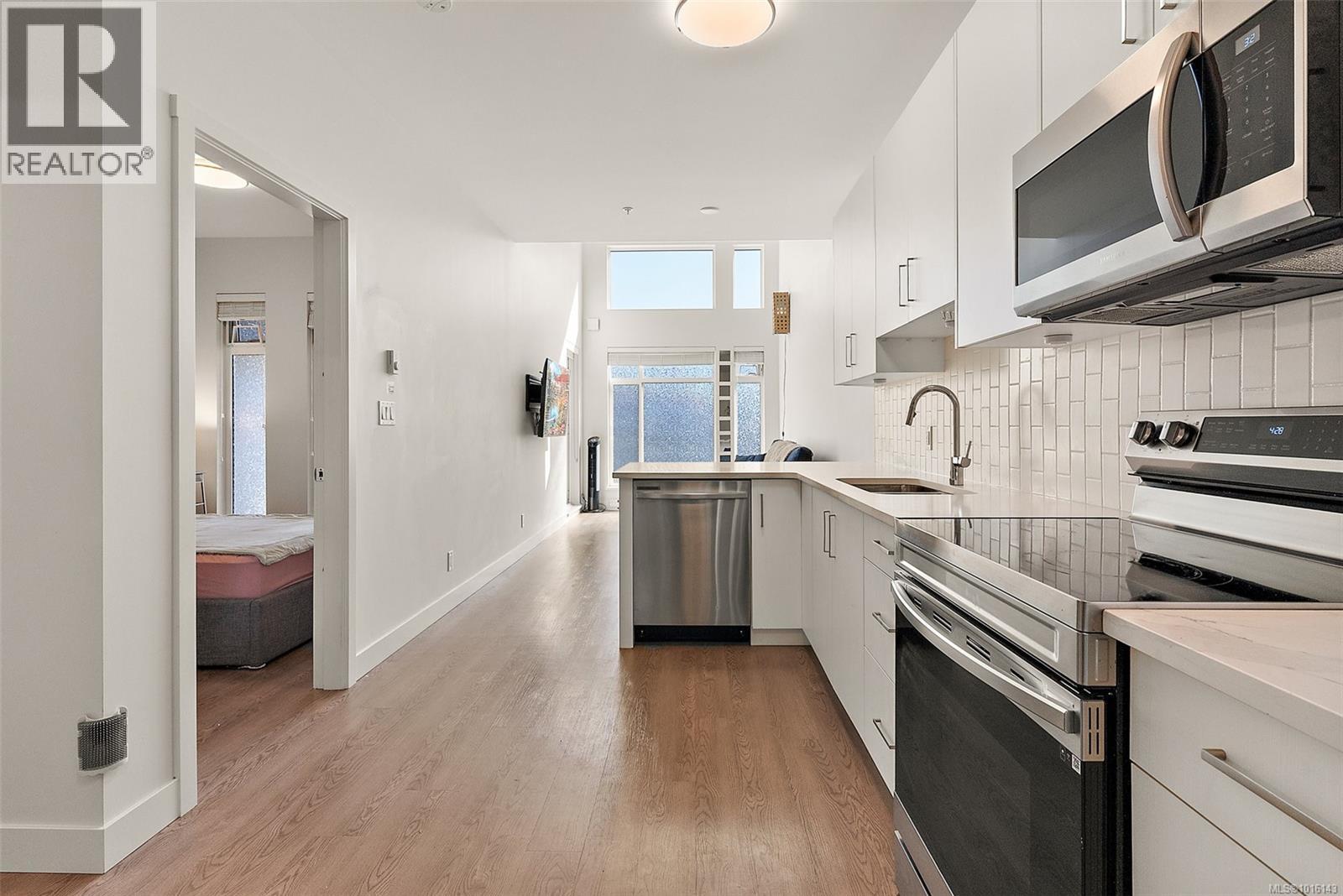 403 707 Treanor Avenue, Langford