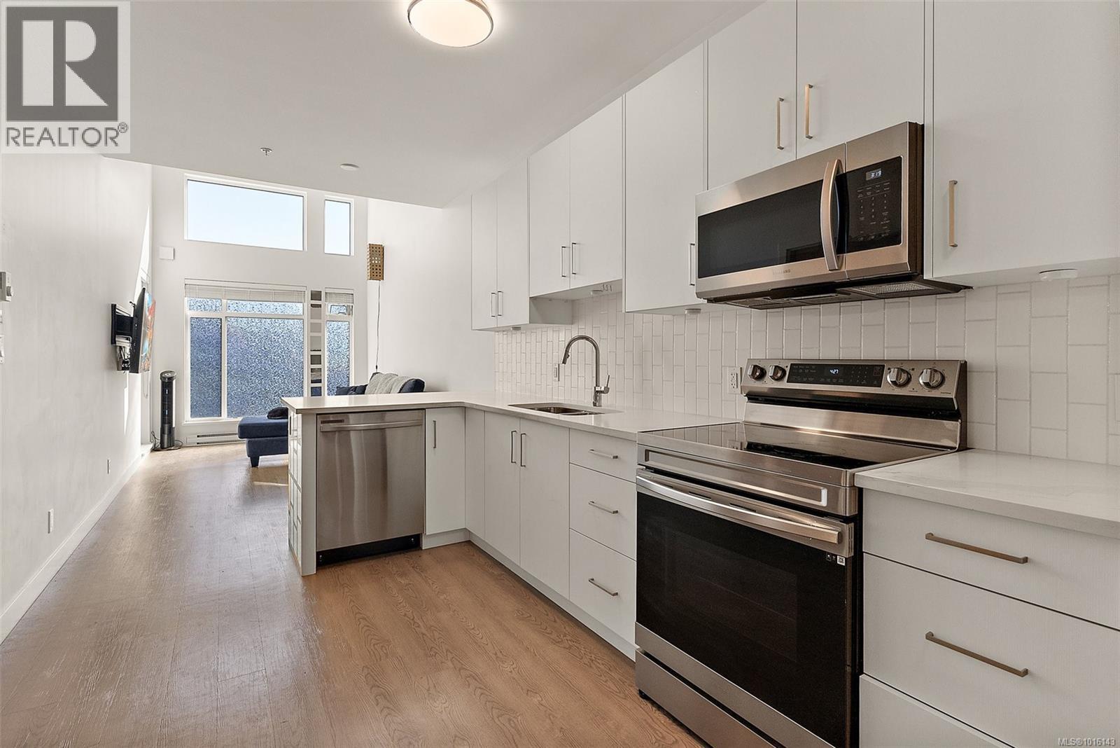 403 707 Treanor Avenue, Langford
