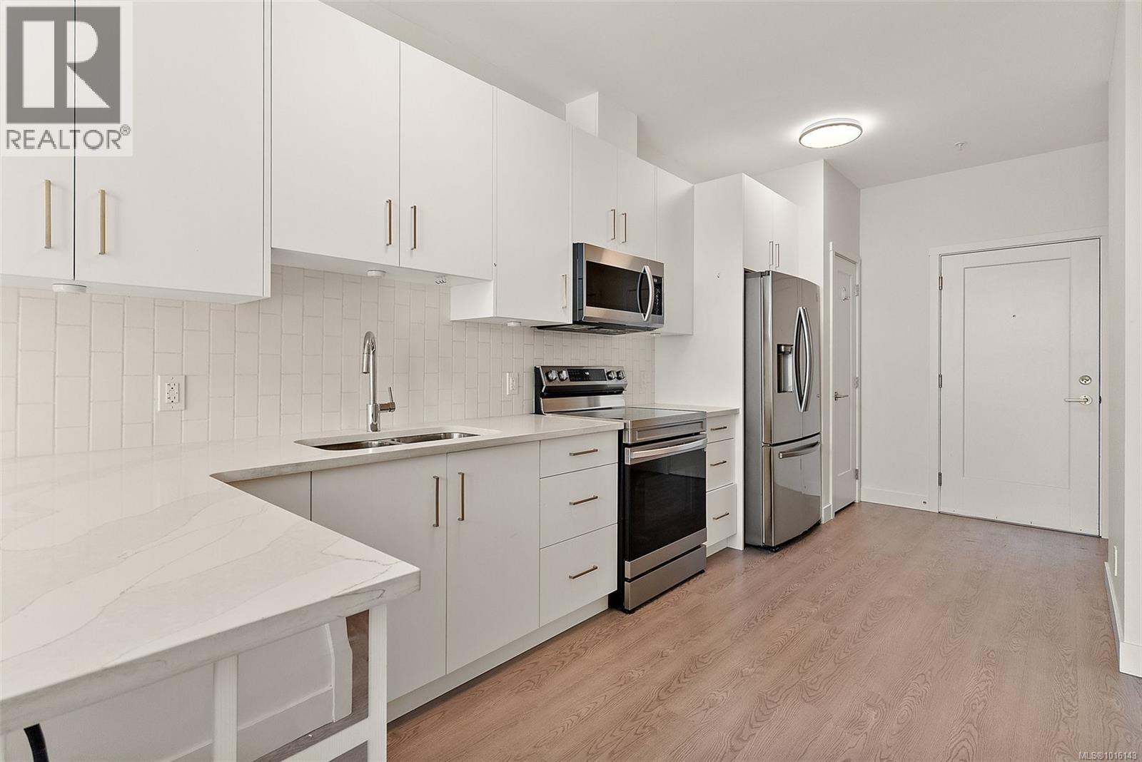 403 707 Treanor Avenue, Langford