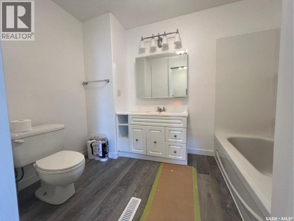 Single Family House Bungalow for Sale in  North Railway STREET E Swift Current 