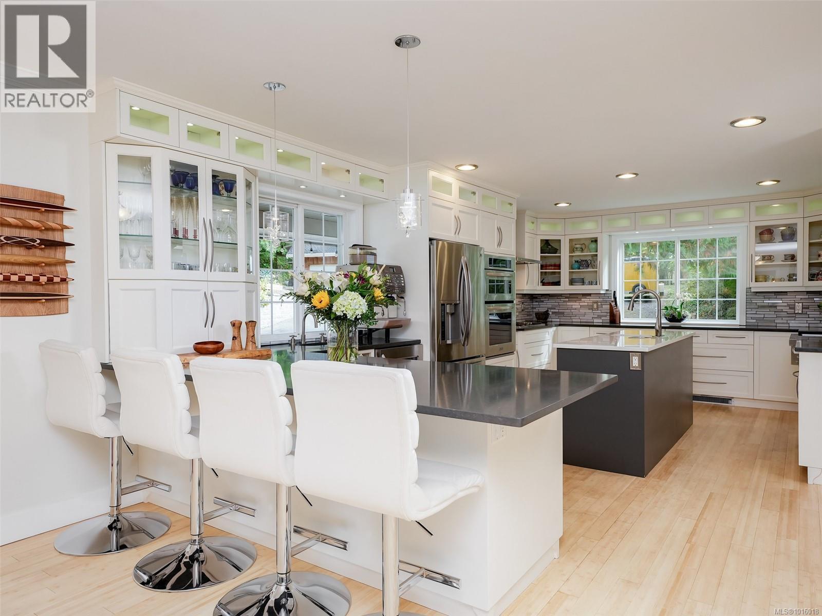  6583 Wallace Drive, Central Saanich