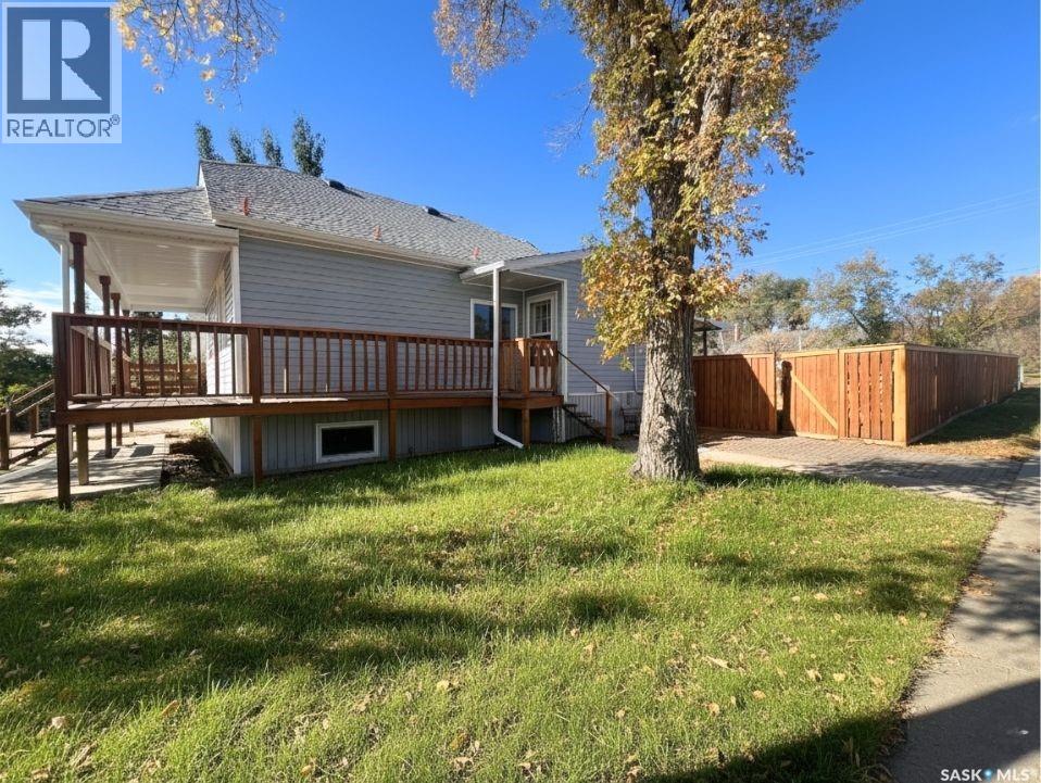 Single Family House Bungalow for Sale in  North Railway STREET E Swift Current 