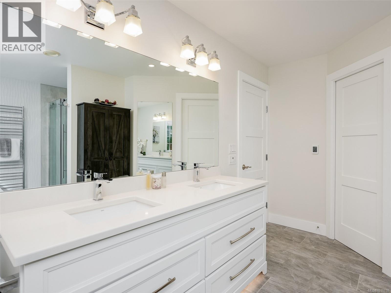  6583 Wallace Drive, Central Saanich