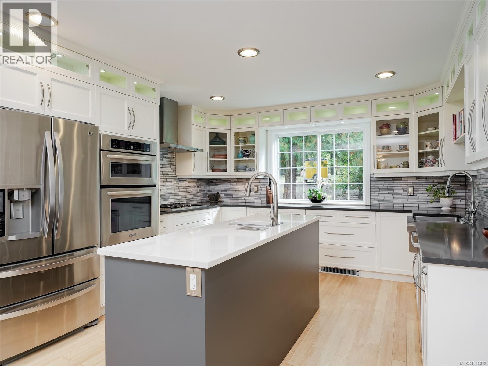  6583 Wallace Drive, Central Saanich