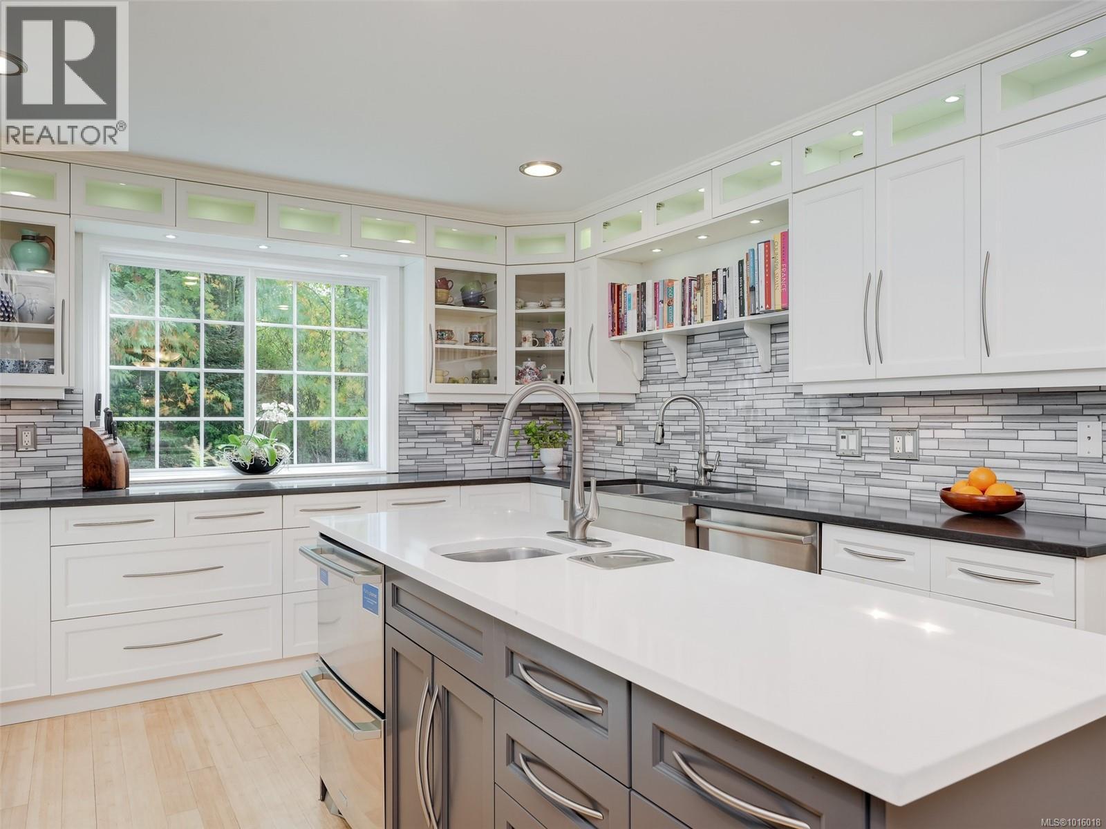  6583 Wallace Drive, Central Saanich