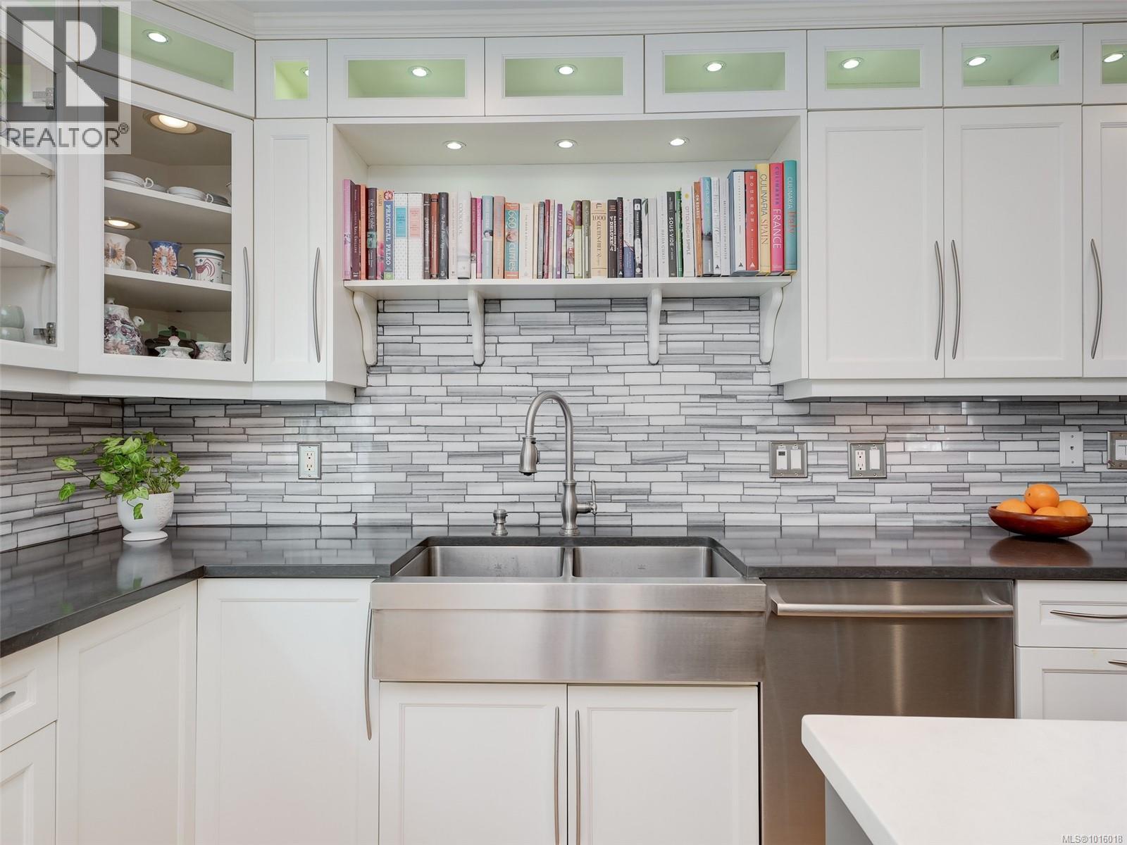  6583 Wallace Drive, Central Saanich
