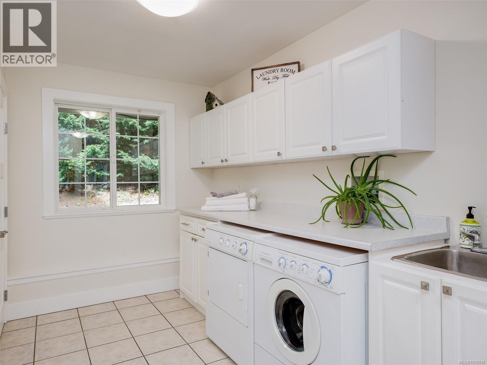  6583 Wallace Drive, Central Saanich