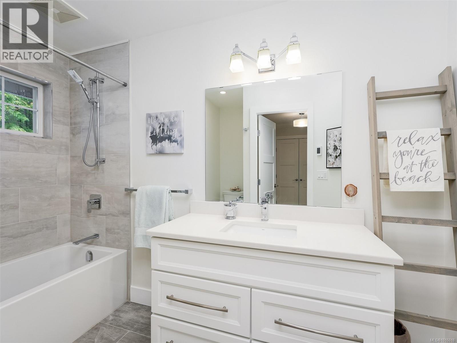  6583 Wallace Drive, Central Saanich