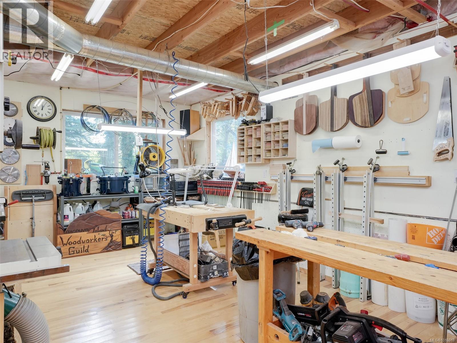  6583 Wallace Drive, Central Saanich