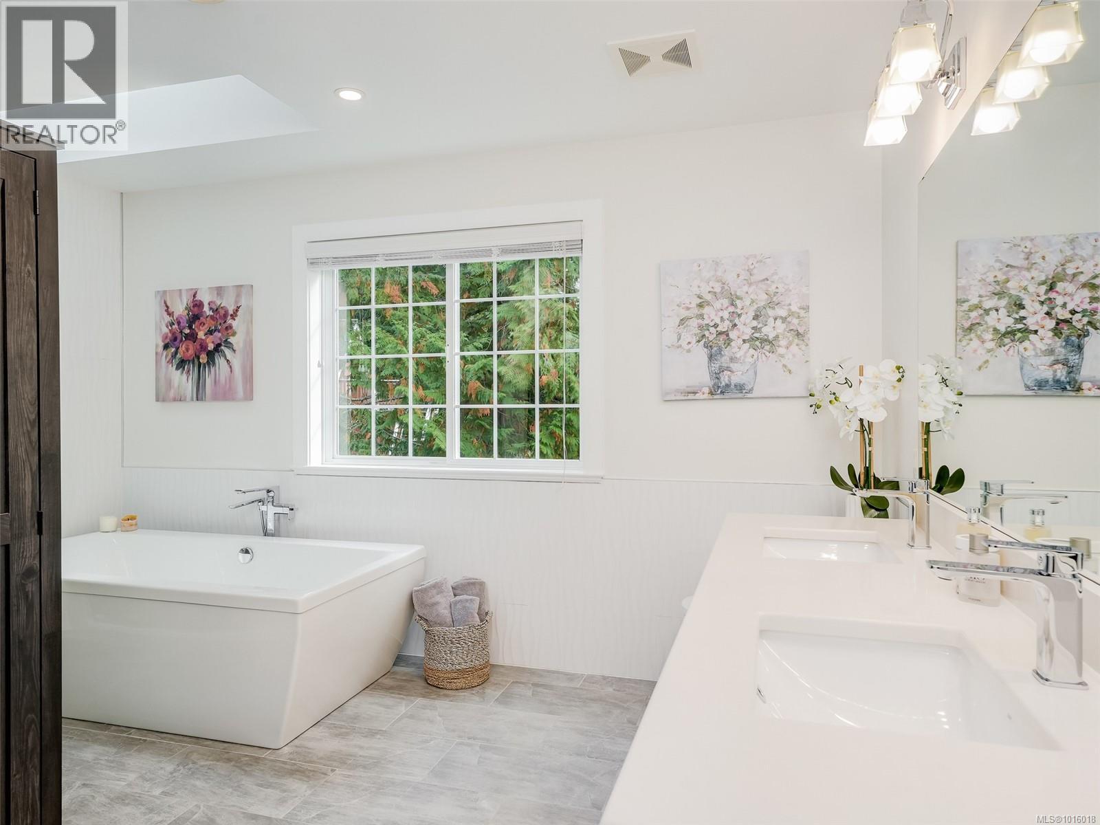  6583 Wallace Drive, Central Saanich