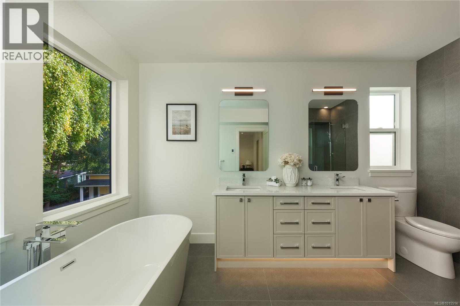  1772 Chandler Avenue, Victoria