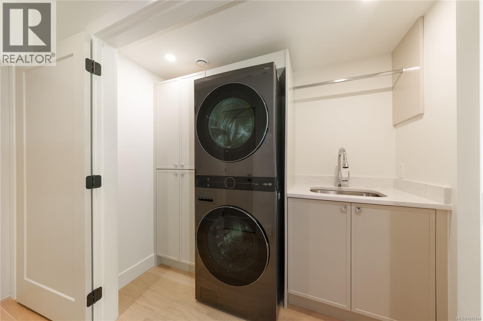  1772 Chandler Avenue, Victoria