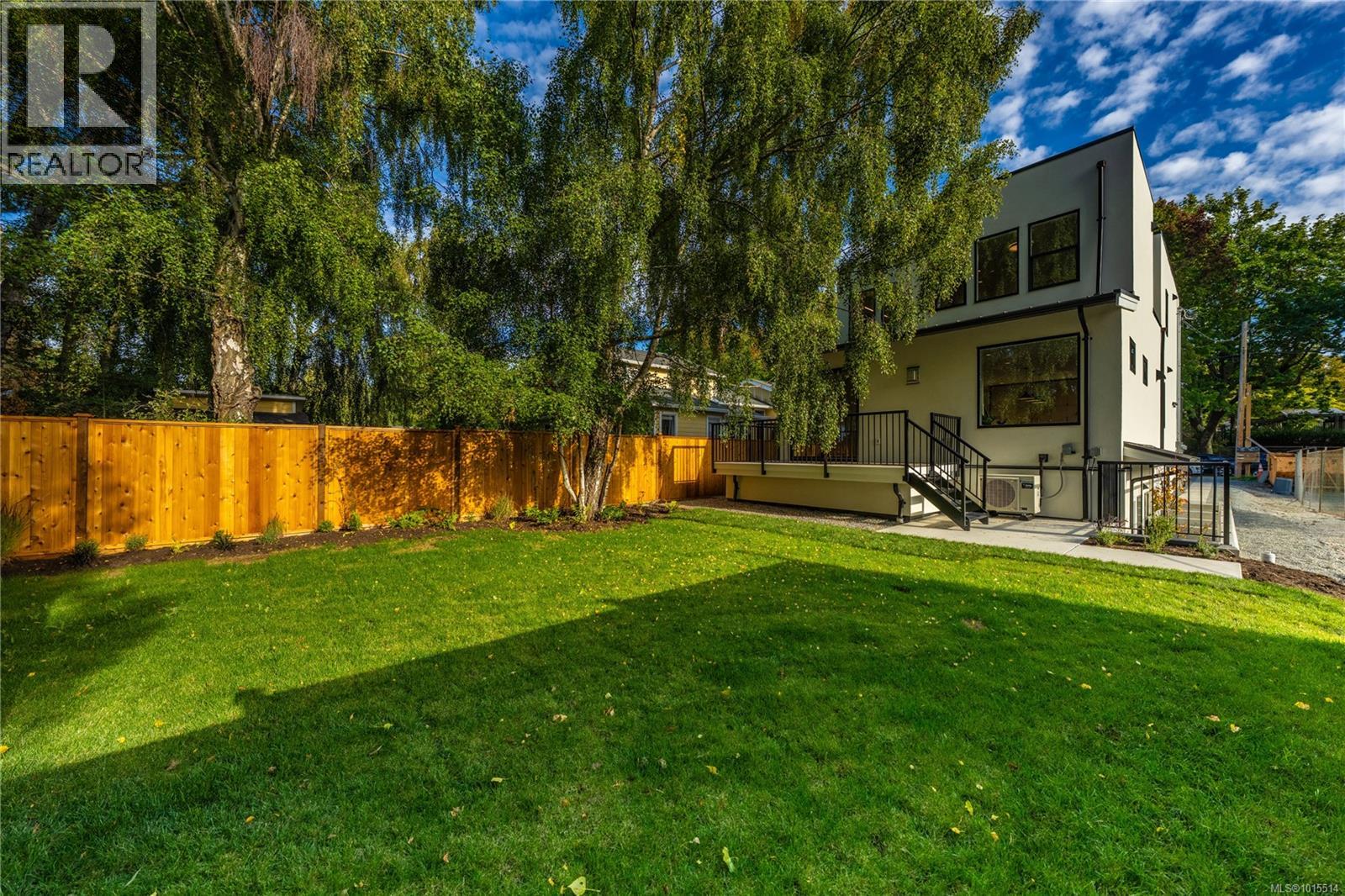  1772 Chandler Avenue, Victoria