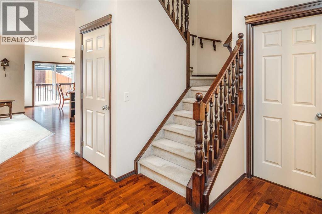 Single Family House for Sale in  St Moritz Place SW Springbank Hill Calgary 