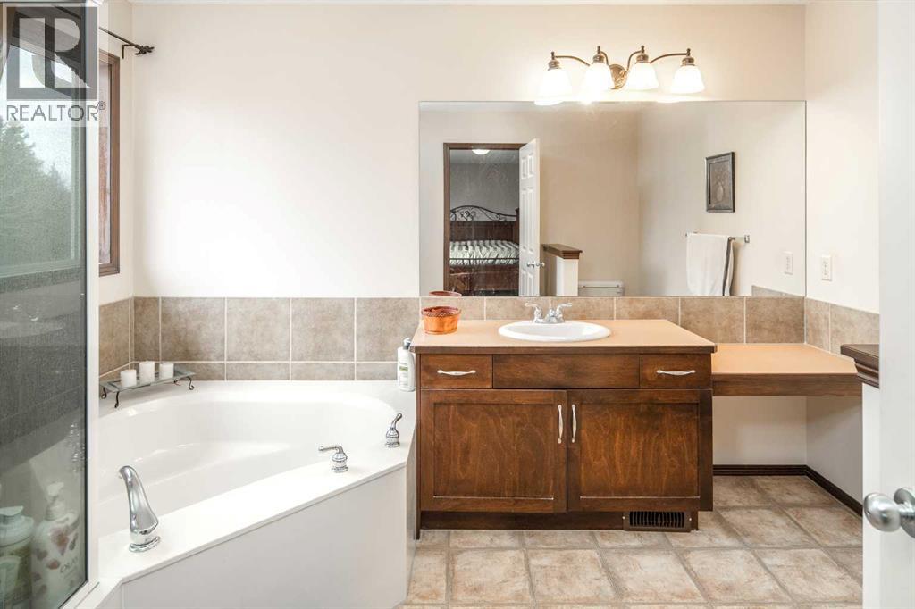 Single Family House for Sale in  St Moritz Place SW Springbank Hill Calgary 