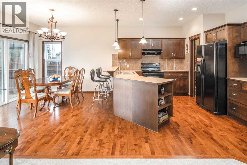 Single Family House for Sale in  St Moritz Place SW Springbank Hill Calgary 