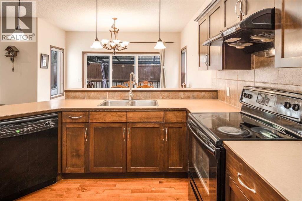 Single Family House for Sale in  St Moritz Place SW Springbank Hill Calgary 