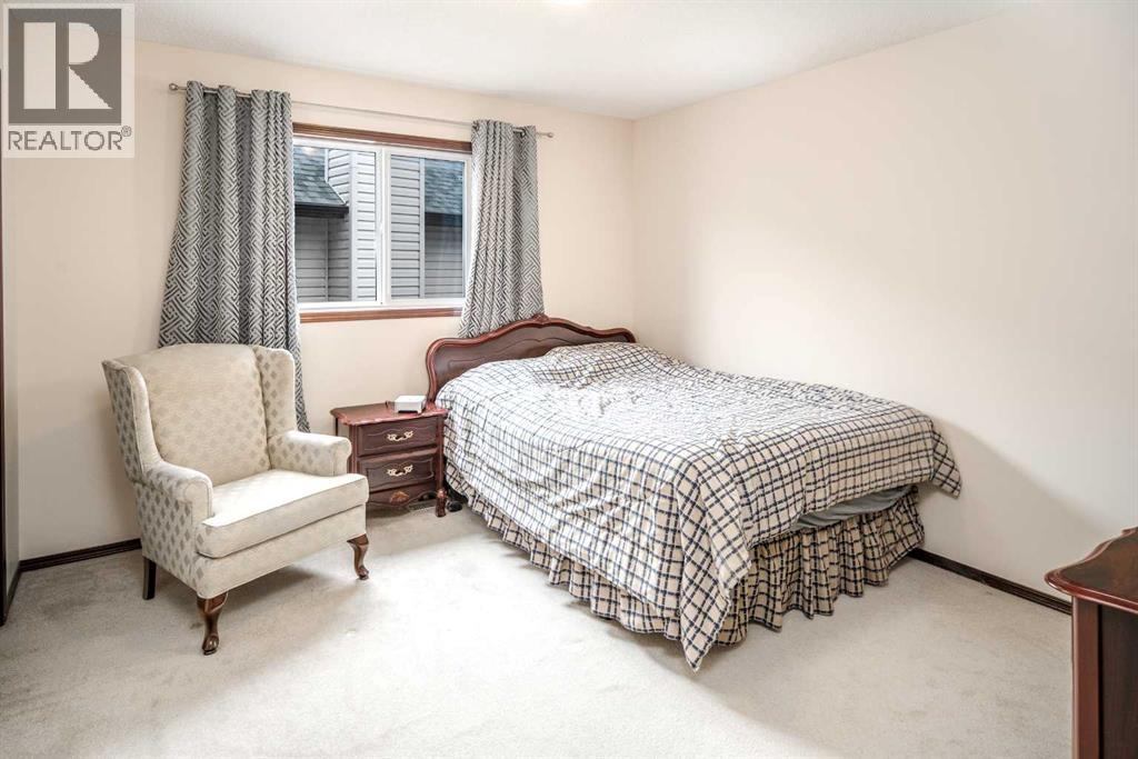 Single Family House for Sale in  St Moritz Place SW Springbank Hill Calgary 