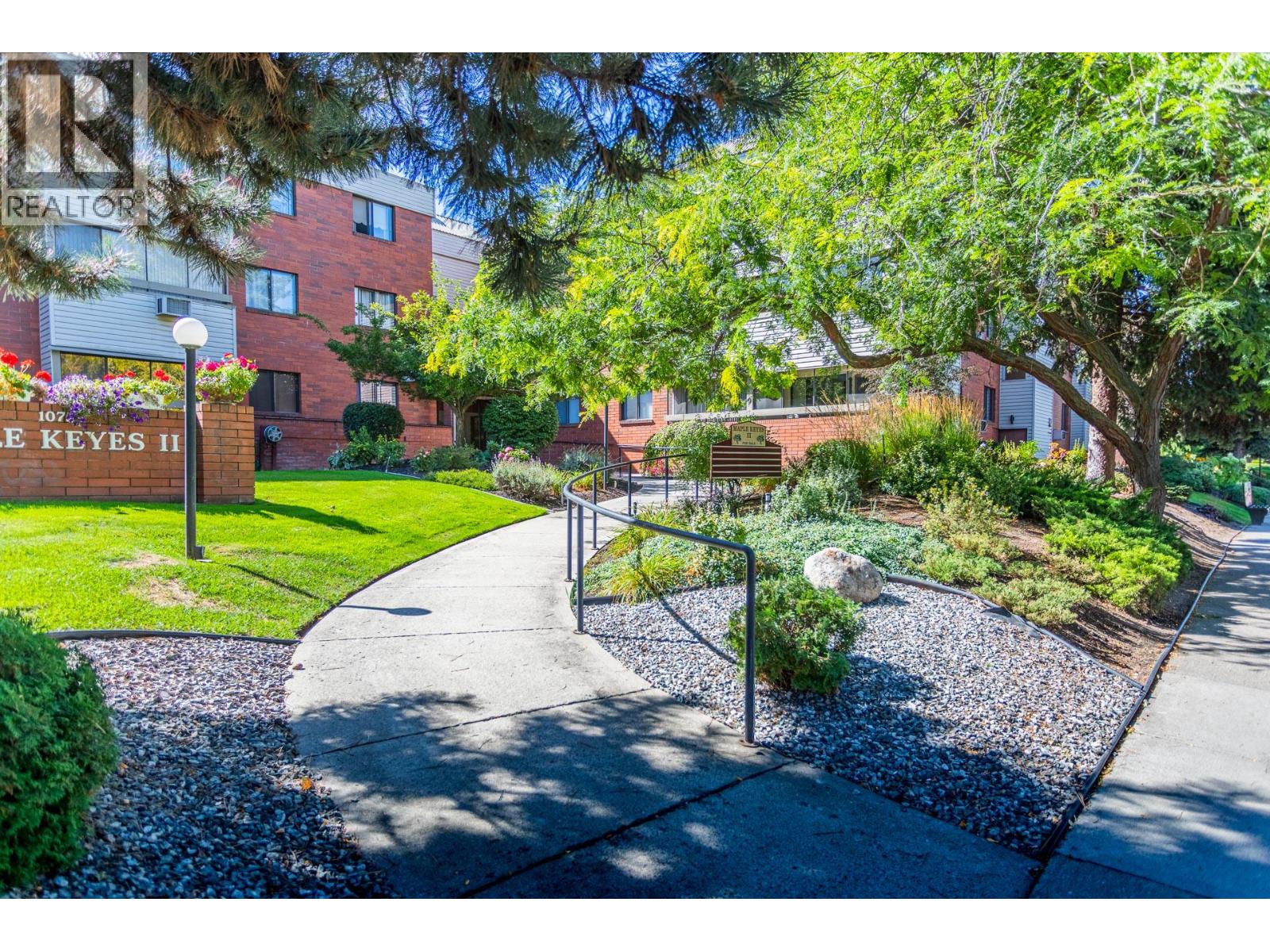#110-1075 Bernard Avenue, Kelowna