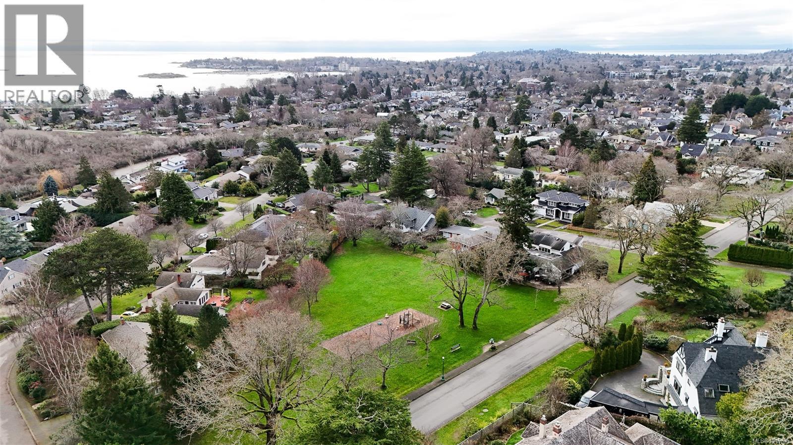  1280 Hampshire Road, Oak Bay