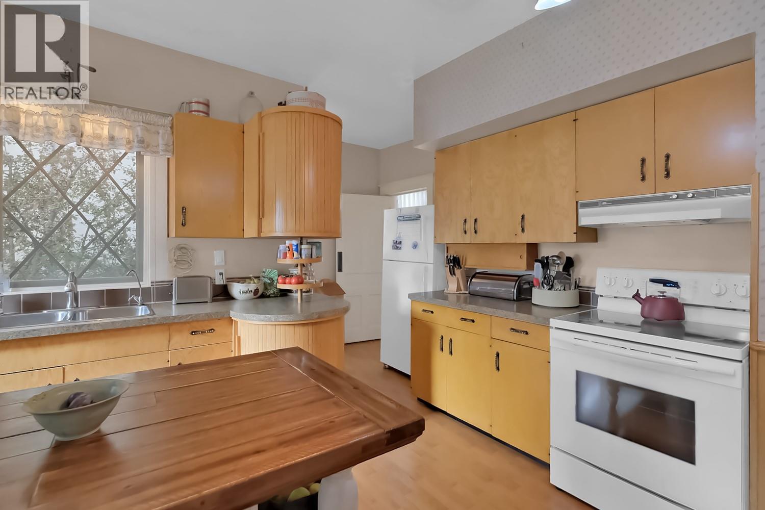  150 EDMONTON Avenue, Penticton