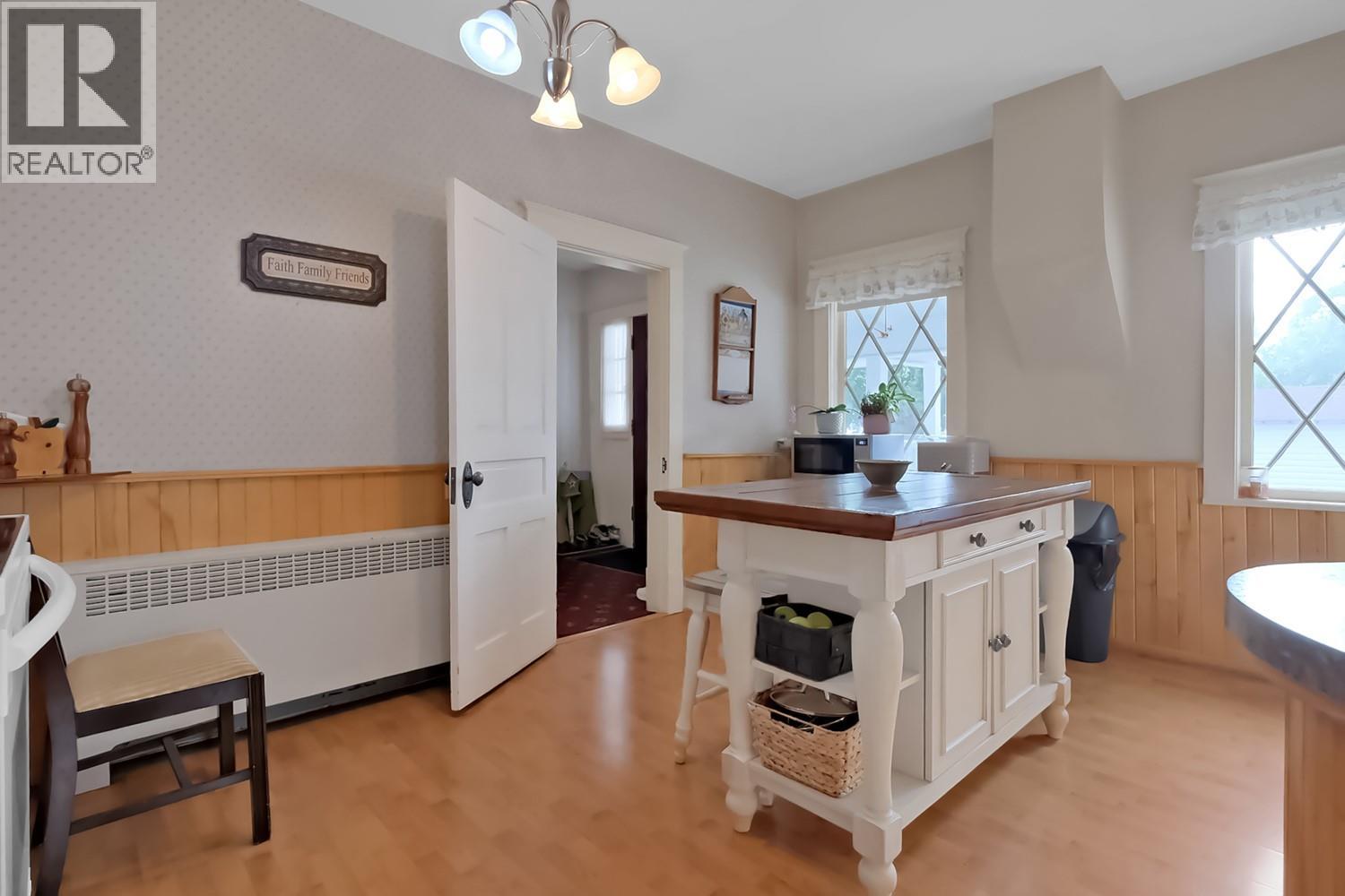  150 EDMONTON Avenue, Penticton
