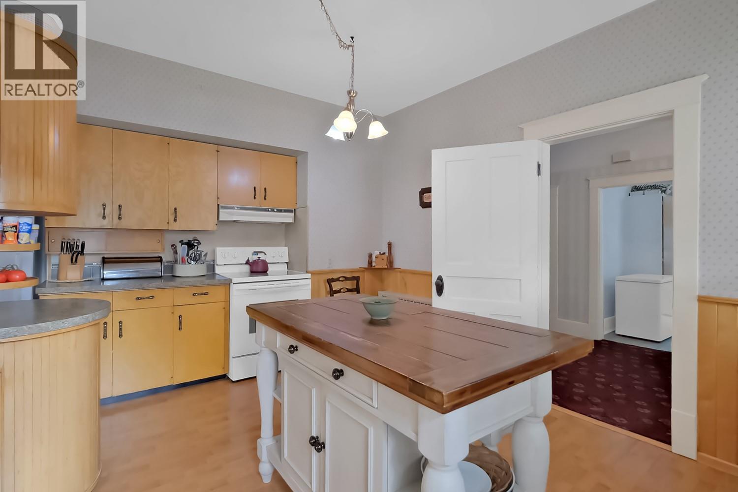  150 EDMONTON Avenue, Penticton