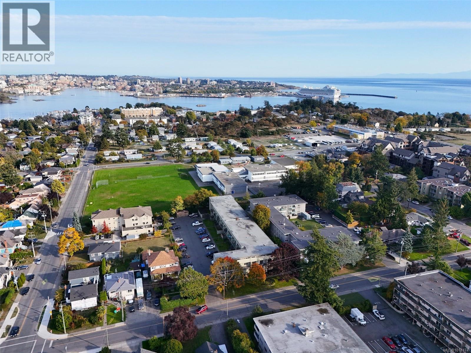 43 477 Lampson Street, Esquimalt