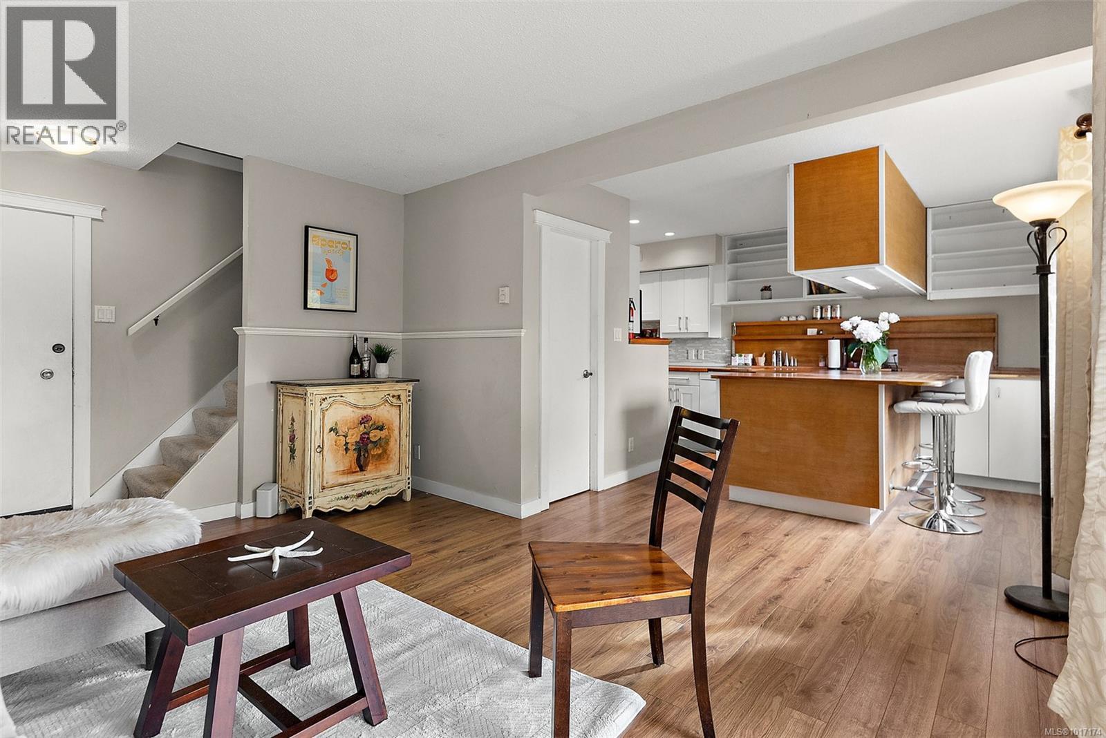 43 477 Lampson Street, Esquimalt