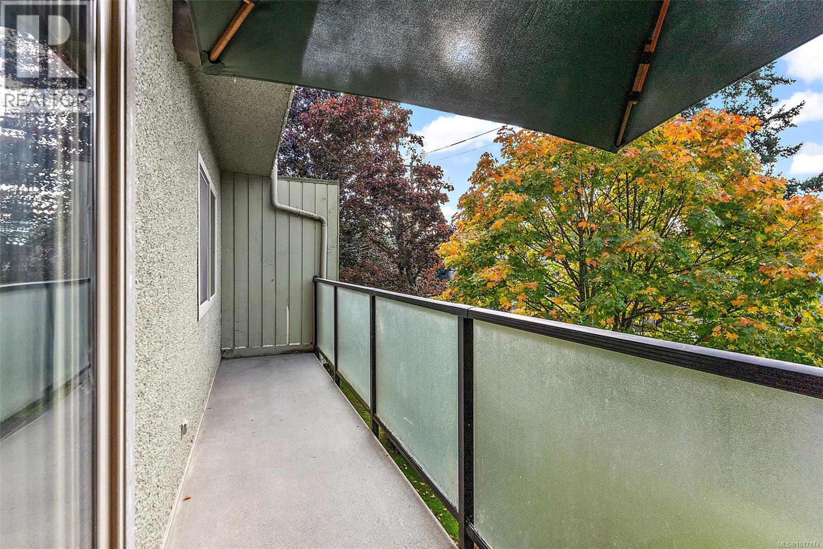43 477 Lampson Street, Esquimalt