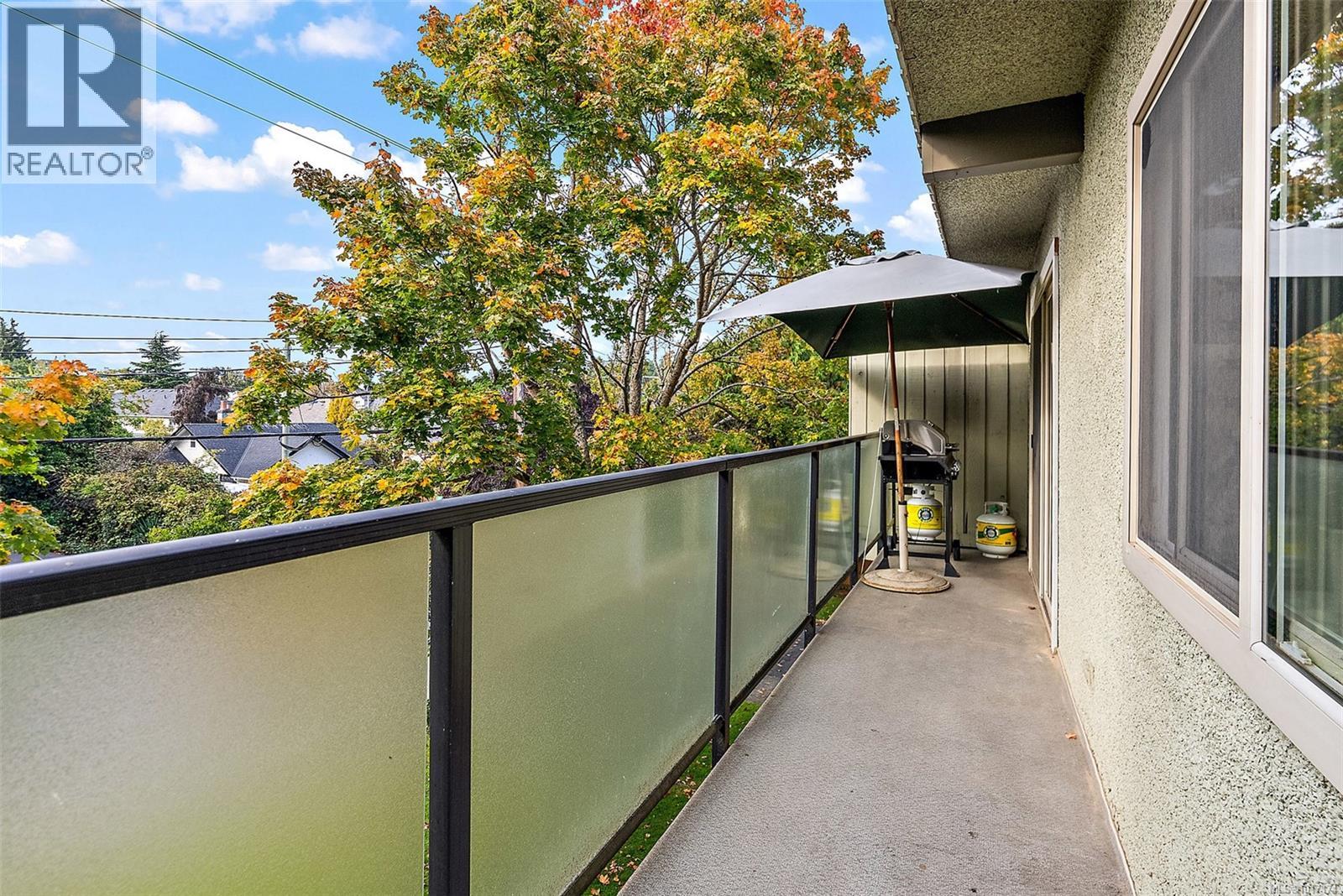 43 477 Lampson Street, Esquimalt