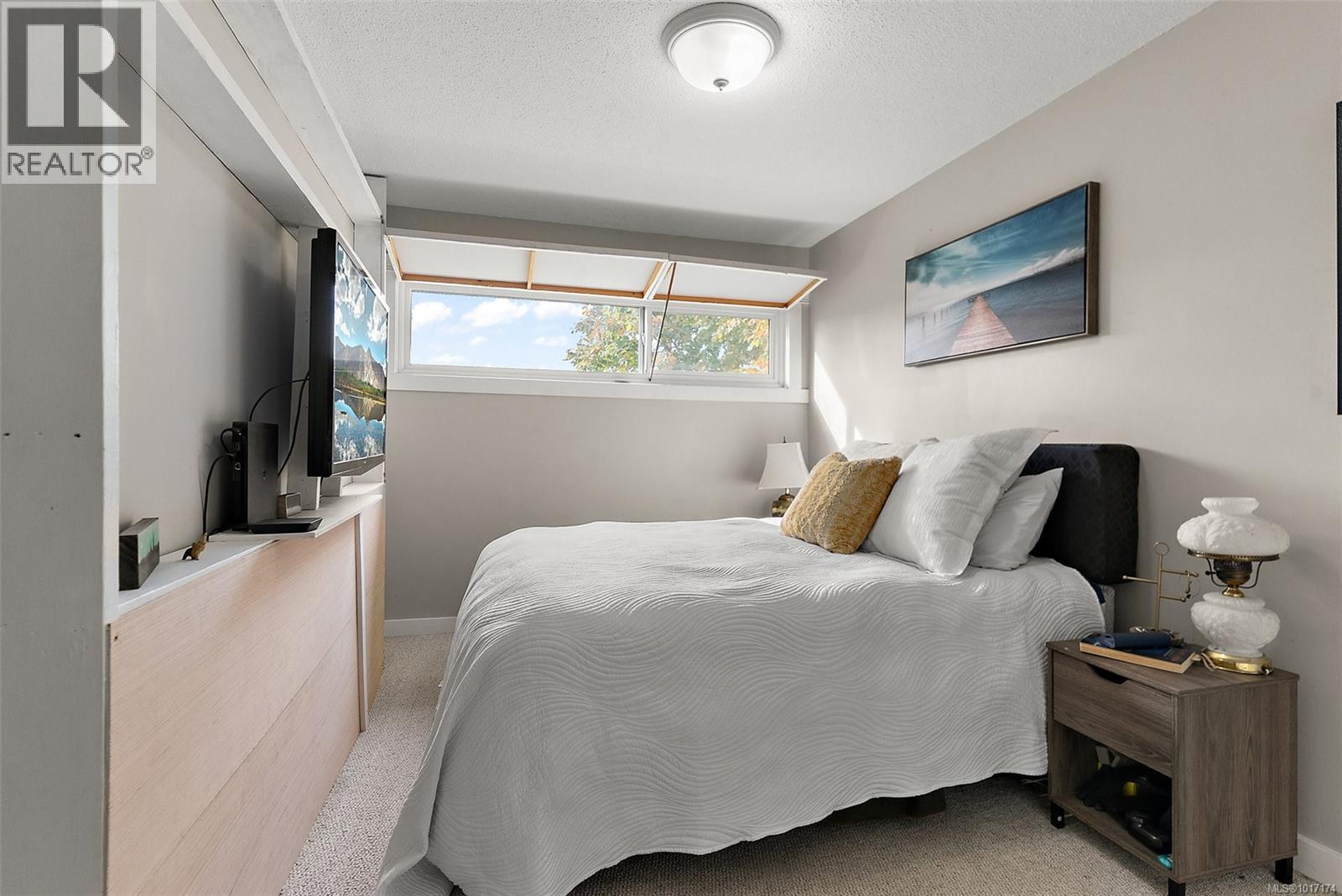 43 477 Lampson Street, Esquimalt